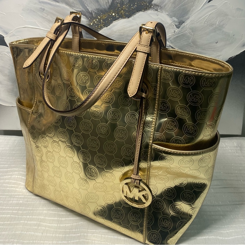 MICHAEL KORS METALLIC GOLD MIRROR SIGNATURE PVC AND LEATHER EAST WEST TOTE